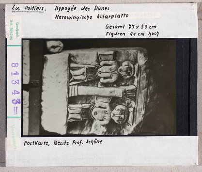 Vorschaubild Poitiers: Hypogée des Dunes. Hypogäum, Fragment eines Altars 